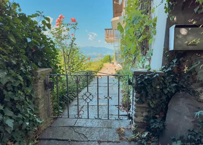 Private With Pool, & Mountain Views בקתה Aeschlen