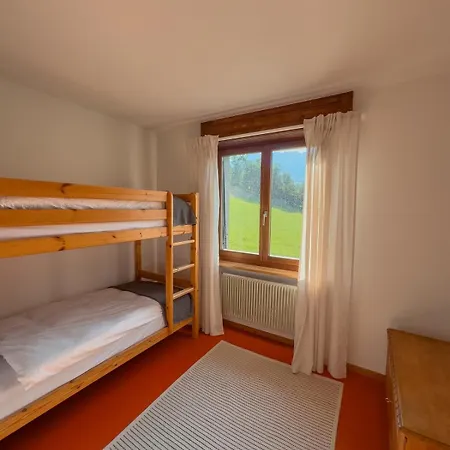 With Pool And View Of Thun בקתה *