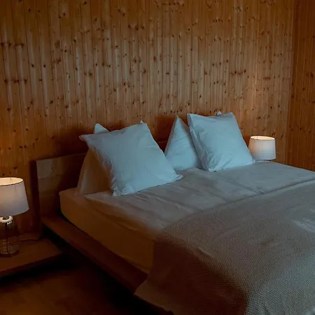 בקתה With Pool And View Of Thun Aeschlen